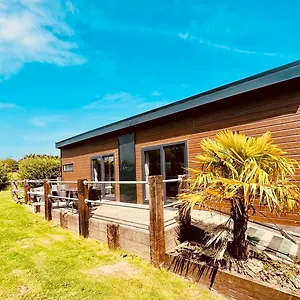Little Eden Country Park, With Private Hot Tubs Bridlington